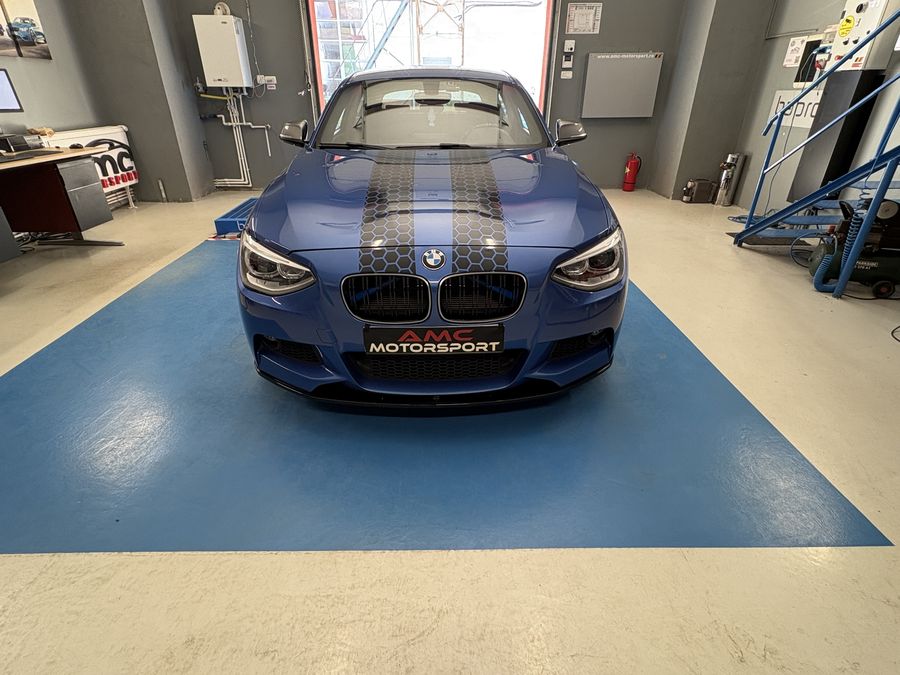 Blue BMW 1 Series on the dyno