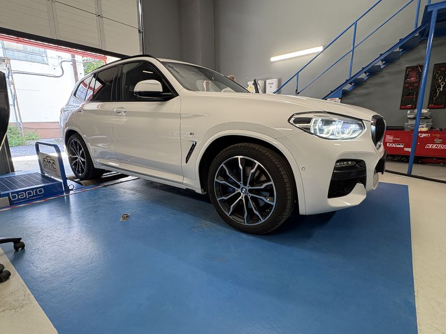 BMW X3 on the rollers of the Bapro dyno
