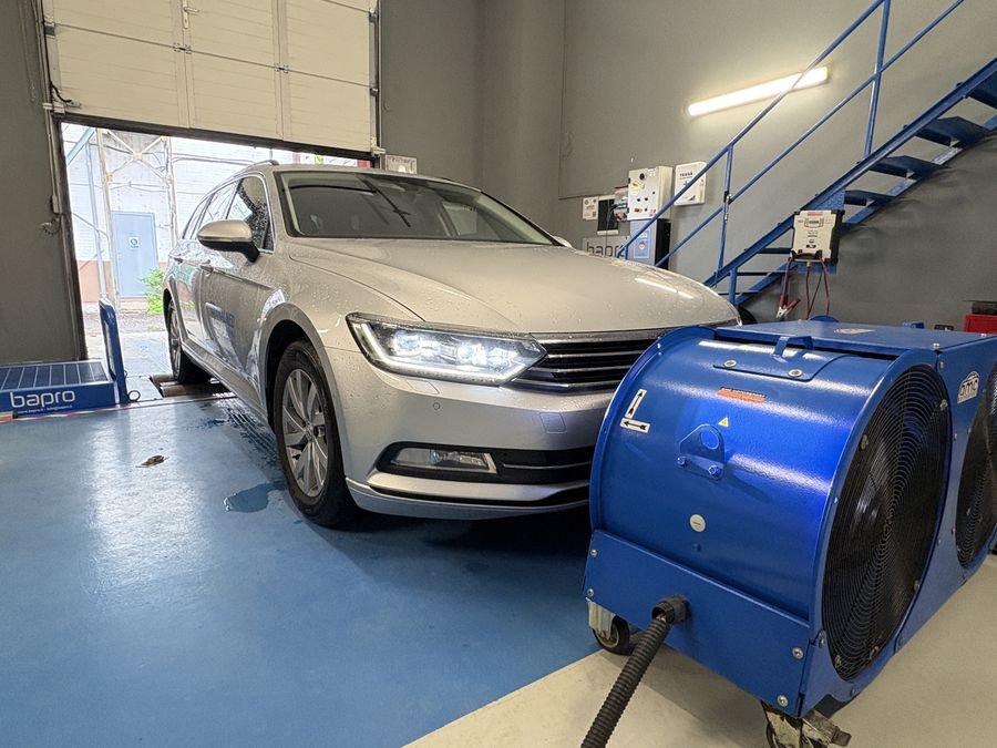 Volkswagen Passat cu ventilatorul de racire